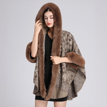 Утеплена накидка-шаль TopHutro коричнева